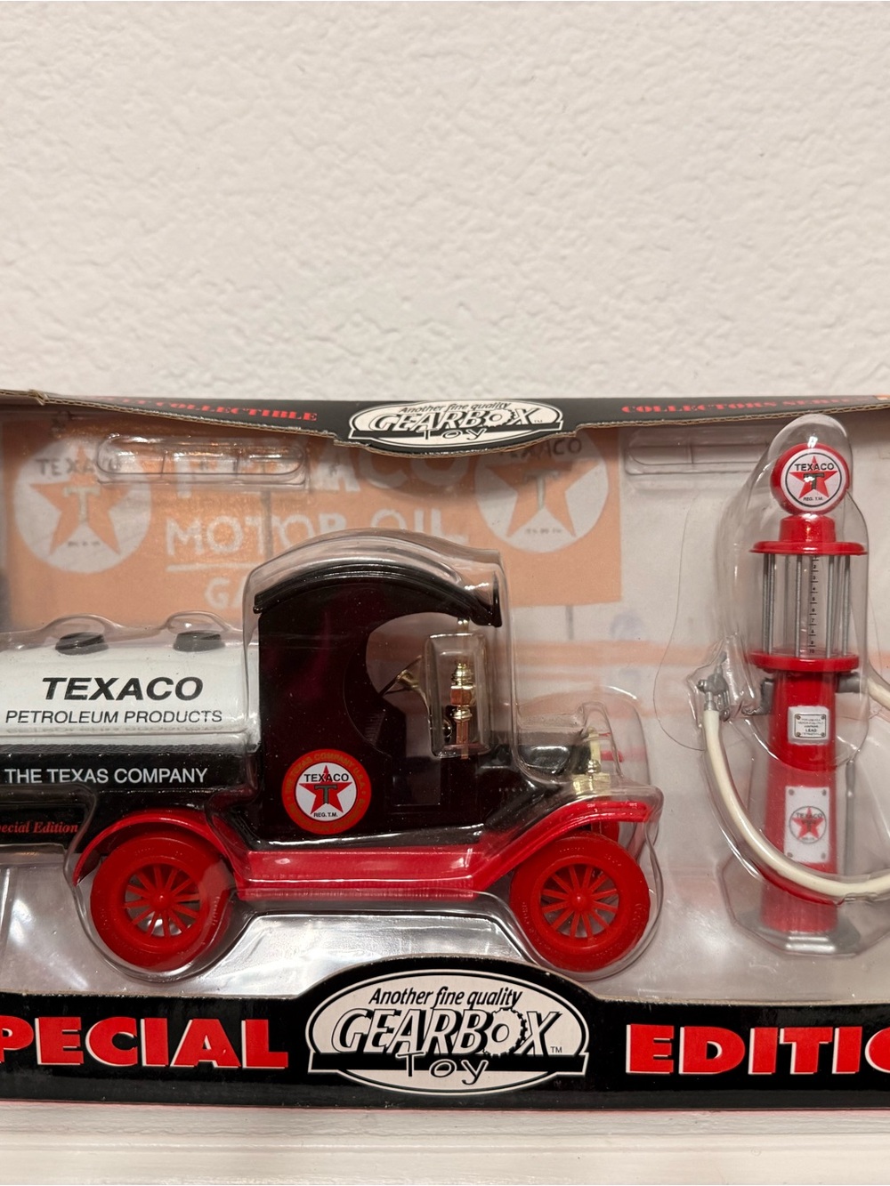 Gearbox Texaco 1912 Ford Model T Oil Tanker & Wayne Gas Pump 1:25 #76612 NIB